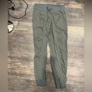 Lululemon green dance studio joggers size 8